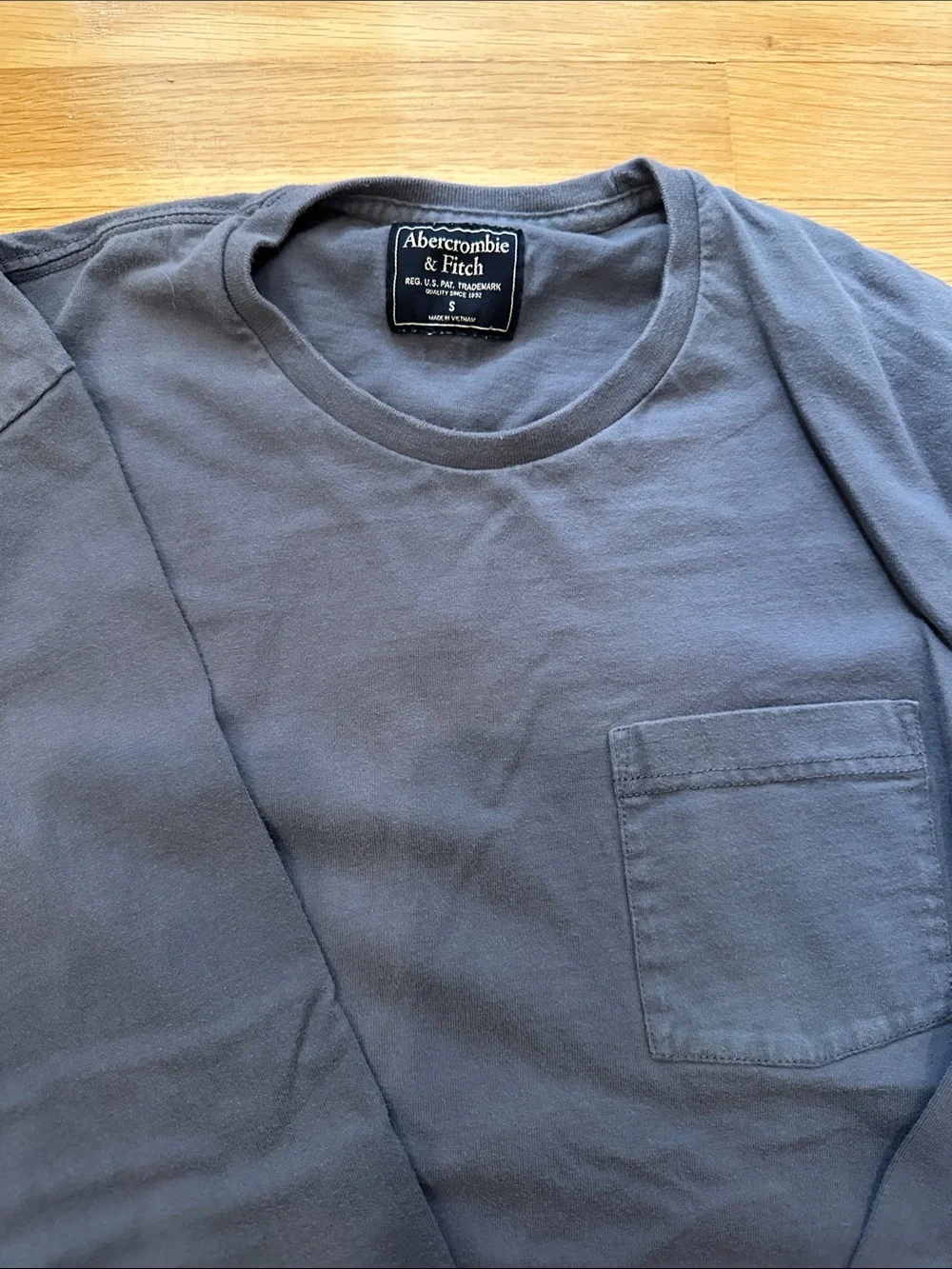 Abercrombie & Fitch Men's Long-Sleeve Pocket Tee - Slate